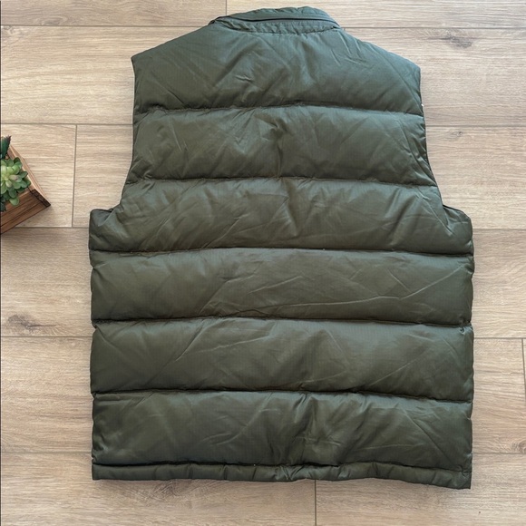 GAP Men’s Green Quilted Puffer Vest – Size Large – Like New - Picture 7 of 8